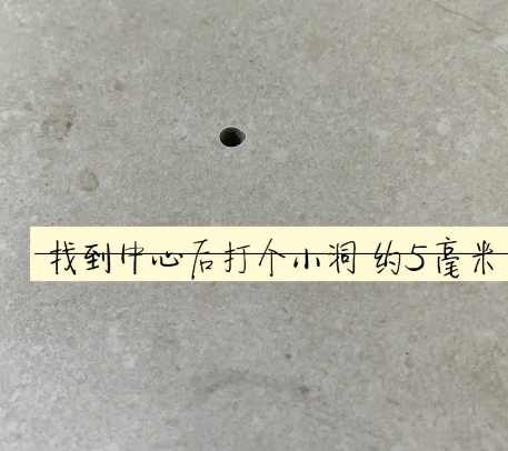 赫章瓷砖空鼓维修公司专业解答在瓷砖铺贴过程中，如果砂料搅拌不均匀，将会带来以下问题
