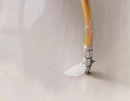 赫章瓷砖空鼓维修公司专业解答在瓷砖铺贴过程中，如果使用的砂料过粗（如全部使用了粗砂），可能会导致以下问题